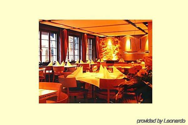 Hotel Restaurant Zum Goldenen Kopf Bülach Restaurante foto